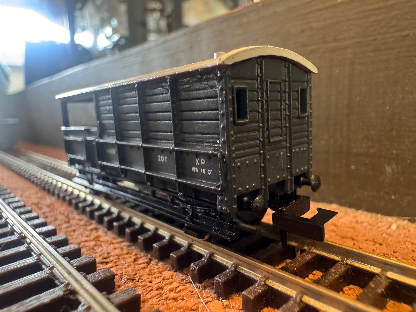 Graham Farish 3105 (N Gauge) Ex GWR ‘Toad’ 20T Brake Van No.114926 in BR Grey 
