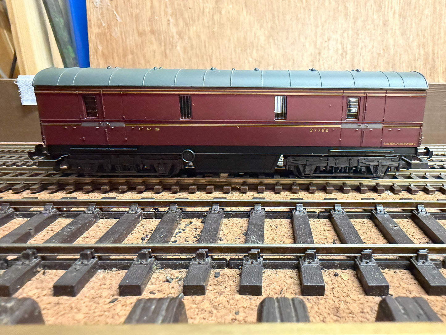Lima 305358W (OO) London Midland & Scottish Railway Bogie Van No.37762 in LMS Crimson 