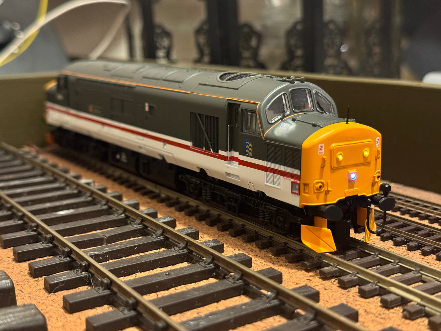 Bachmann (OO) British Railways, Class 37/4, No.37431 “Bullidea” In Intercity Grey and White with Red Stripe and Petroleum Sector Decals.
