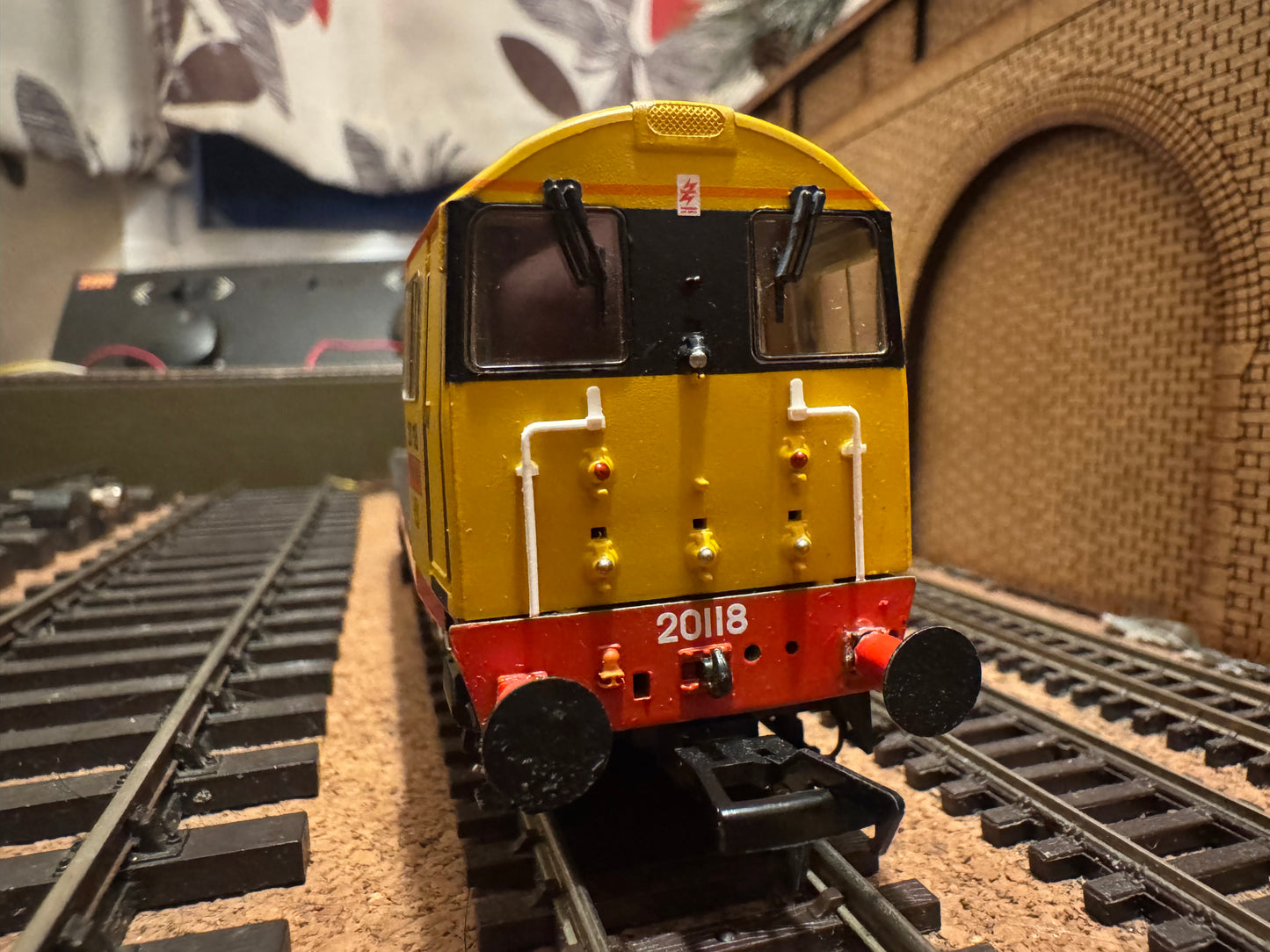 Bachmann 32-045 (OO) British Railways Class 20 No.20118 “Saltburn By The Sea” in British Rail Railfreight Red Stripe Livery. (Depot Allocation, Thornaby Depot) DCC Fitted 