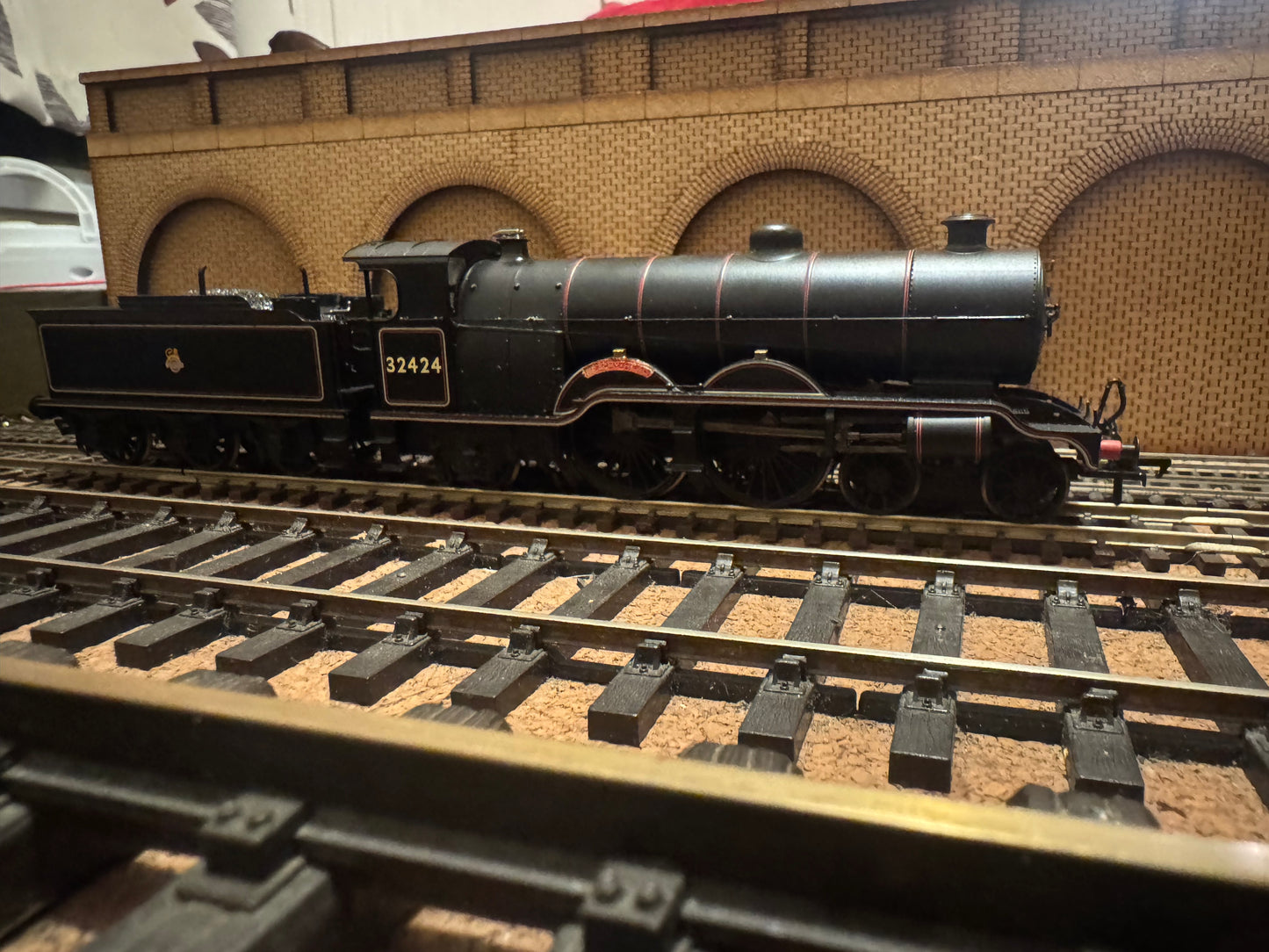 Bachmann 31-921 (OO) EX LBSC / SR H2, No.32424 “Beachy Head” in British Railways Lined Black. (Shed Code 75A, Brighton Depot) DCC Ready 