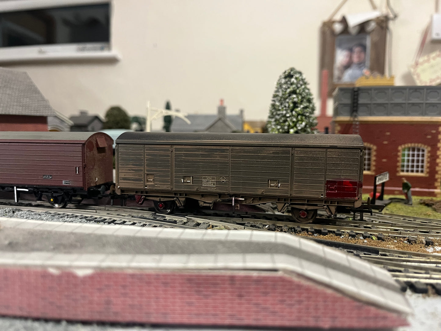Bachmann, British Rail, x3 VDA wagons in mixed Railfreight livery’s with Weathering bundle. (Unboxed)