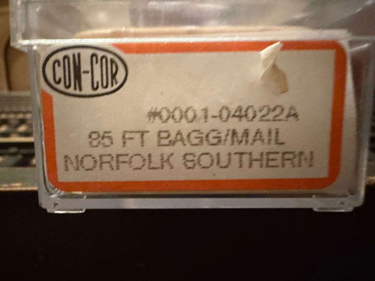 Con-Cor #0001-04022A (N Scale) Norfolk Southern 85ft Mail and Luggage Car No.96 in NS Maroon. £12
