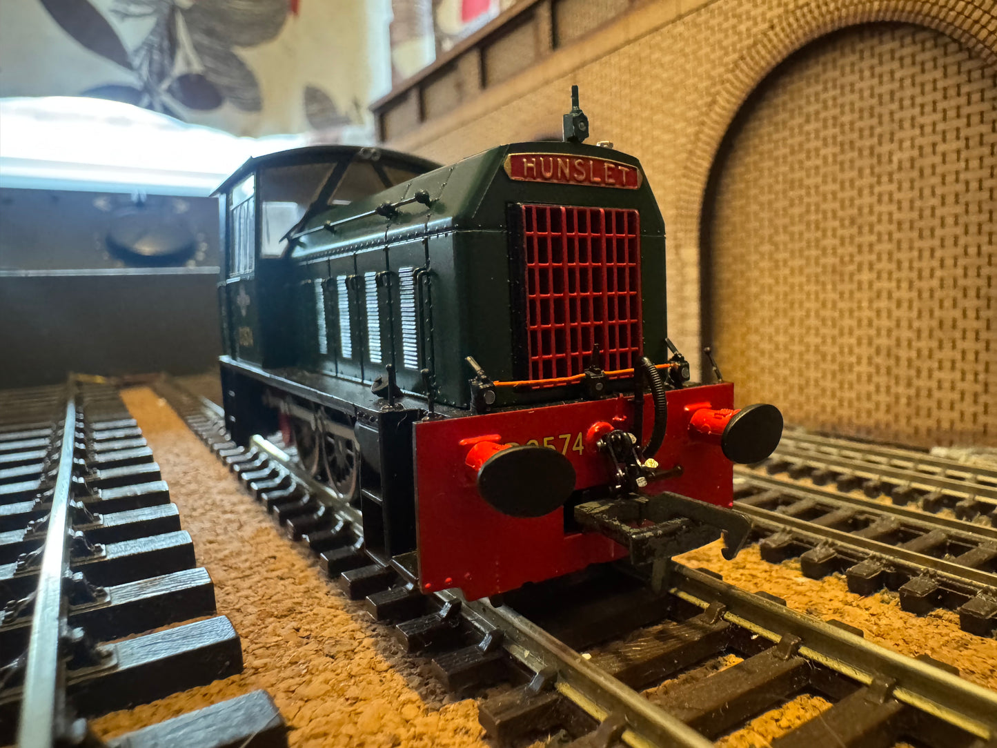 Heljan 2500 (OO) British Railways, Hunslet 200HP 0-6-0DM [Class 05] No.D2574 in BR Green. DCC Ready 