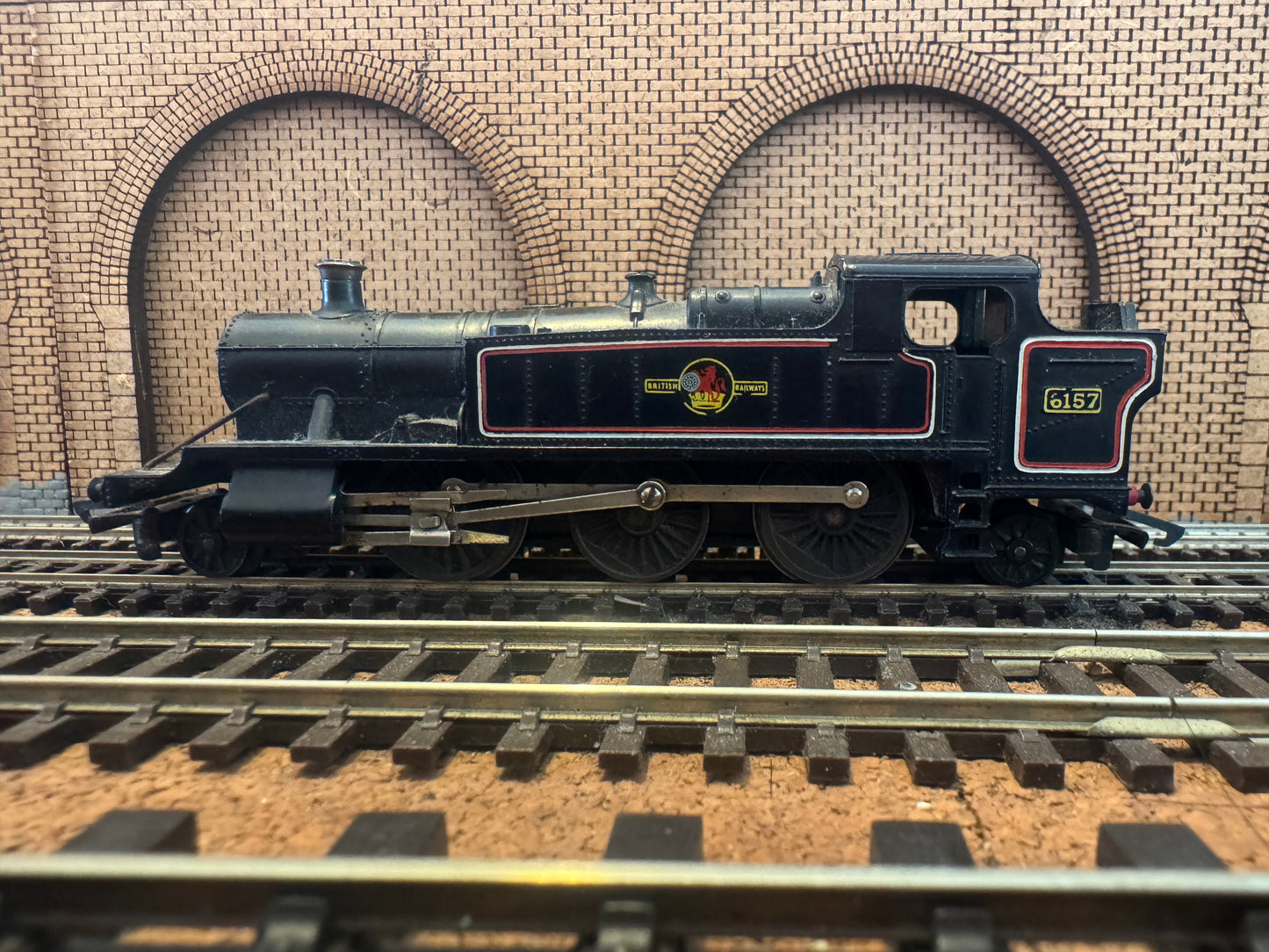 Tri-ang TT99 (TT) Ex GWR 41xx ‘Large Prairie’ No.6157 in Lined BR Black 