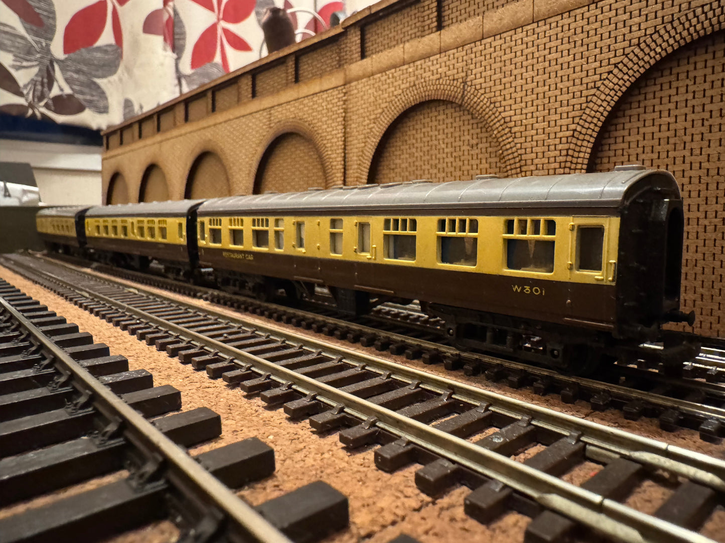 Tri-ang (TT) British Railways, Western Region MK1 Bundle in BR WR Chocolate and Cream.