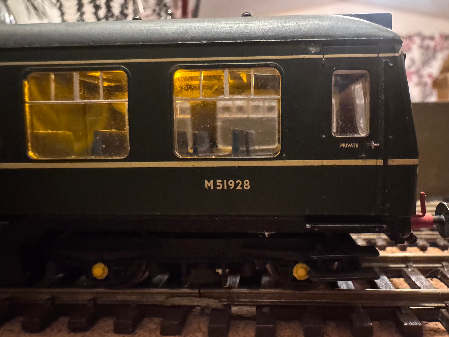 Bachmann 32-900A (OO) British Railways Class 108 DMU Units M52043 & M51928 in BR Green with Speed Whiskers. DCC Sound fitted 