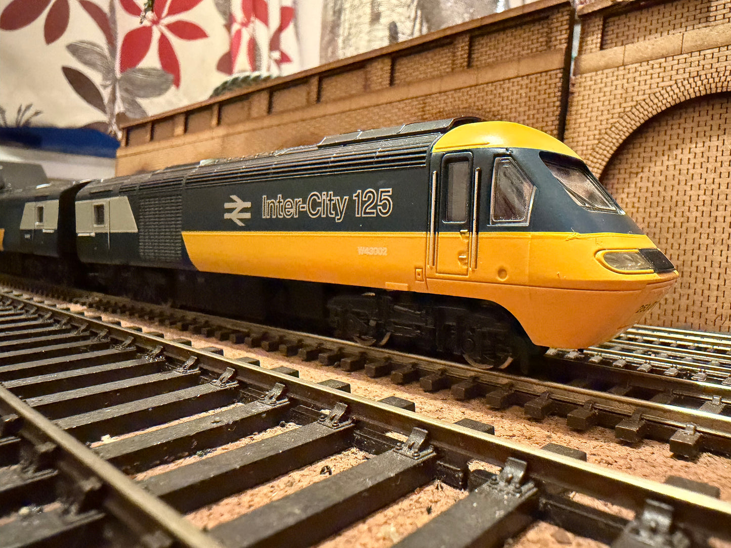 Hornby Railroad R3608 (OO) British Rail, Class 253 (Class 43) Power Cars for set No.253001. Unit Numbers W43002 & W43003 in British Rail Intercity 125 livery. DCC Ready £74