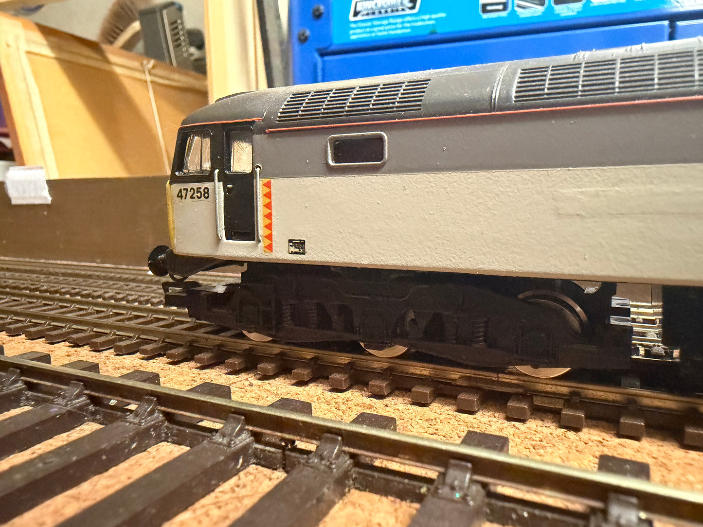 Hornby R.245 (OO) British Railways Class 47/0 No.47258 in British Rail Railfreight Distribution Livery