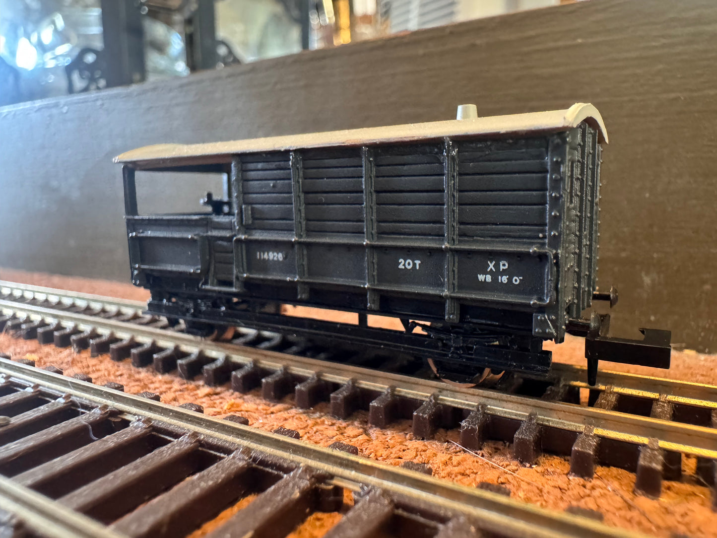 Graham Farish 3105 (N Gauge) Ex GWR ‘Toad’ 20T Brake Van No.114926 in BR Grey 