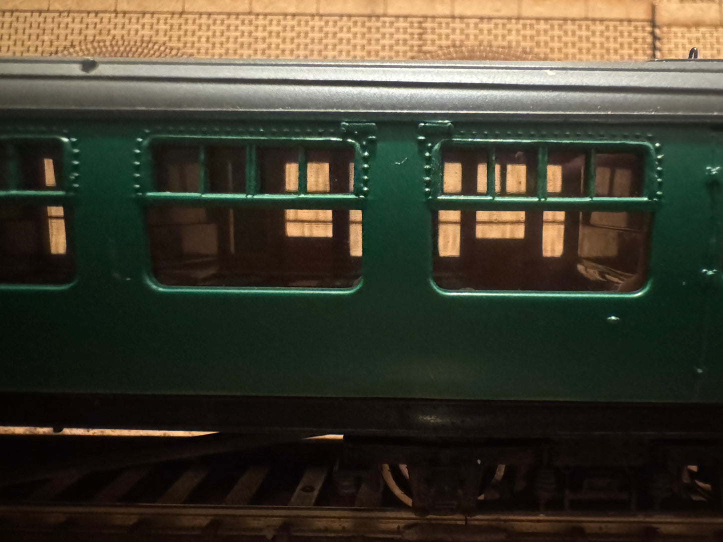 Bachmann 34-525B (OO) Ex SR ‘Builleid’ 63ft Steel Body, Corridor Second No.S125S in British Railways Southern Region Green. 