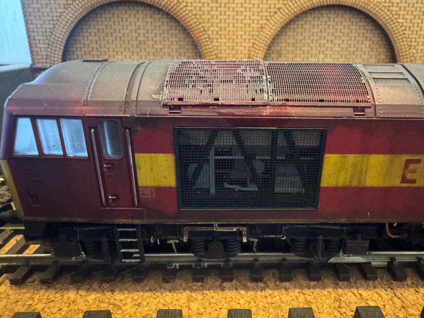 Accurascale ACC2897 (OO) Ex BR Class 60, No.60065 “Spirit of Jaguar” in Heavily weathered EWS livery. DCC Sound Fitted 