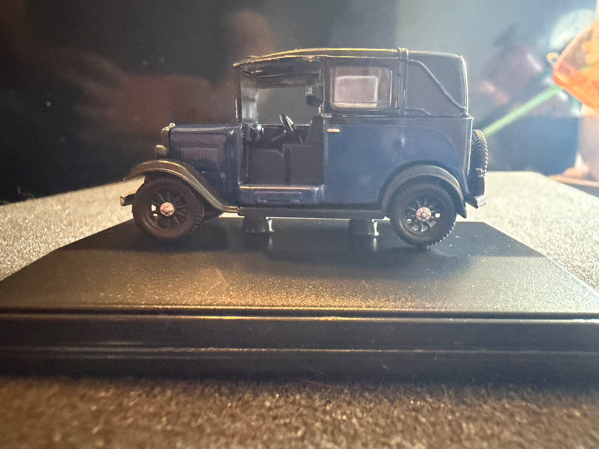 Oxford Diecast 76AT002 (1:76 / OO) Austin Taxi in Blue.