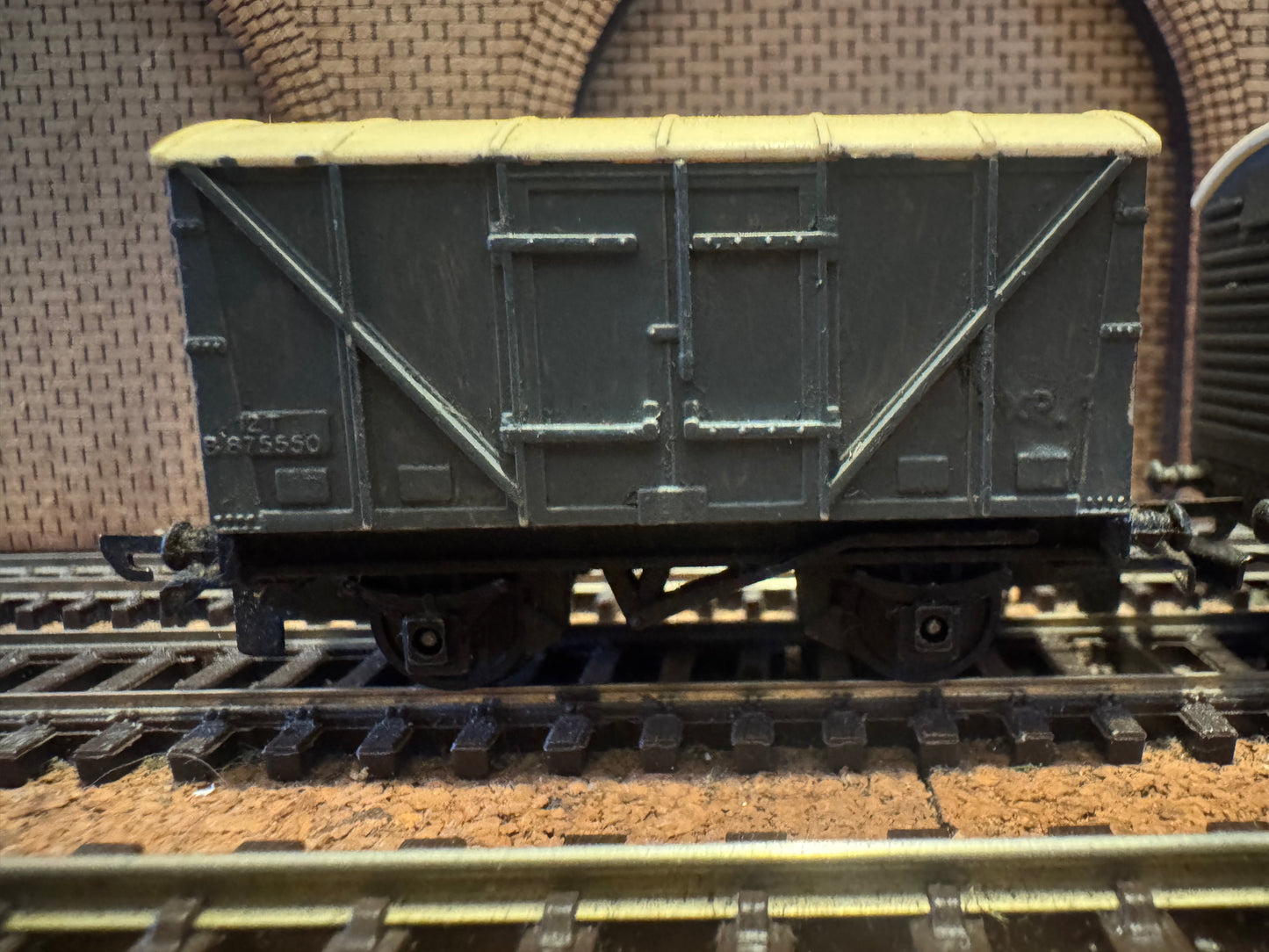 Tri-ang T76 (TT) British Railways 12T Vent Van No.B875550 in BR Grey. Set of two. 