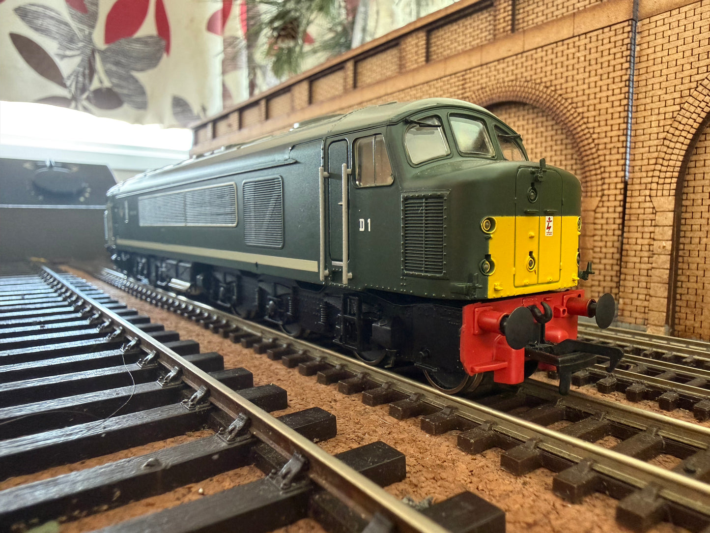 Bachmann 32-650 (OO) British Railways, Sulzer Type 4 [Class 44] No.D1 “Scafell Pike” in British Railways Green and small yellow ends. 