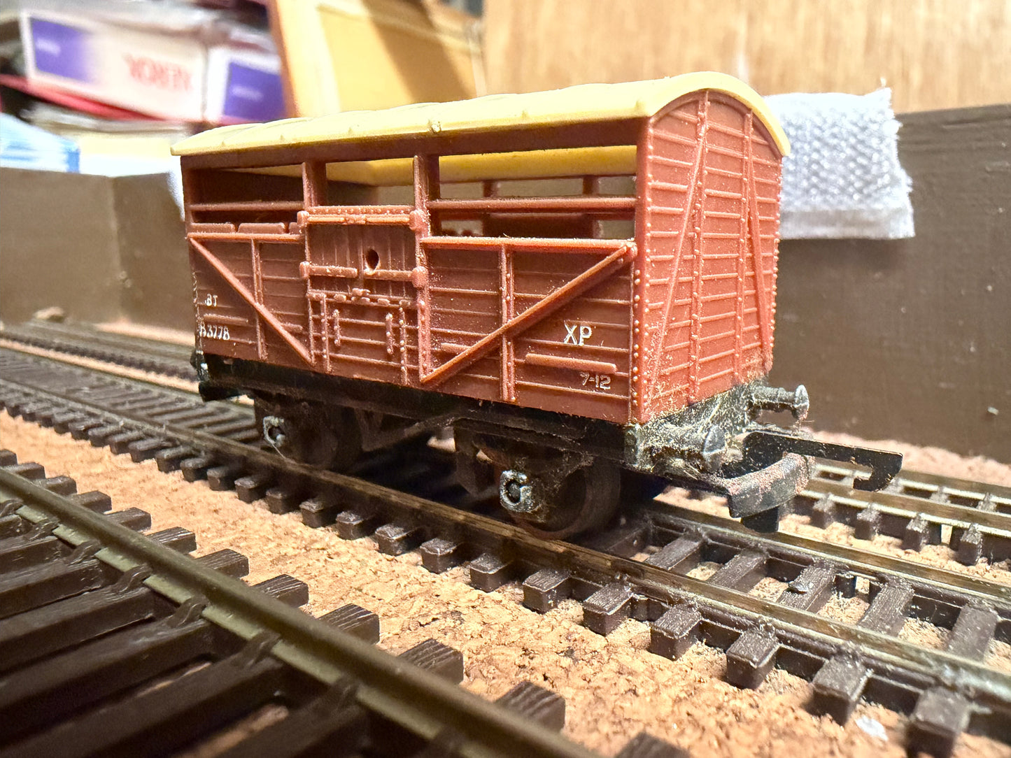 Tri-ang T.77 (TT) British Railways 8T Cattle Wagon No.B3778 in BR Bauxite 