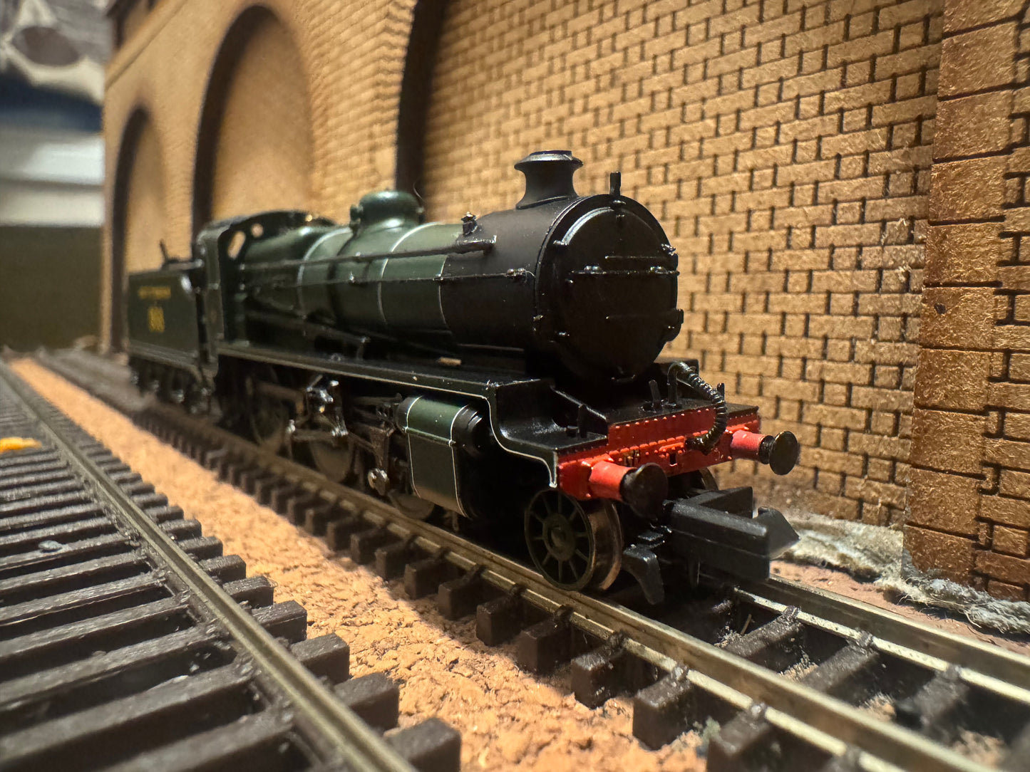 Graham Farish 372-930 Southern Railway N Class ‘Mongolipers’ No.A868 in Early Southern Olive Green. DCC Ready 