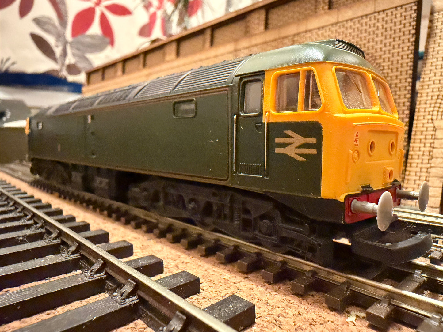 Lima 205213A (OO) British Railways Class 47/4 No.47628 “Sir Daniel Gooch” in GWR 150 Lined Brunswick Green