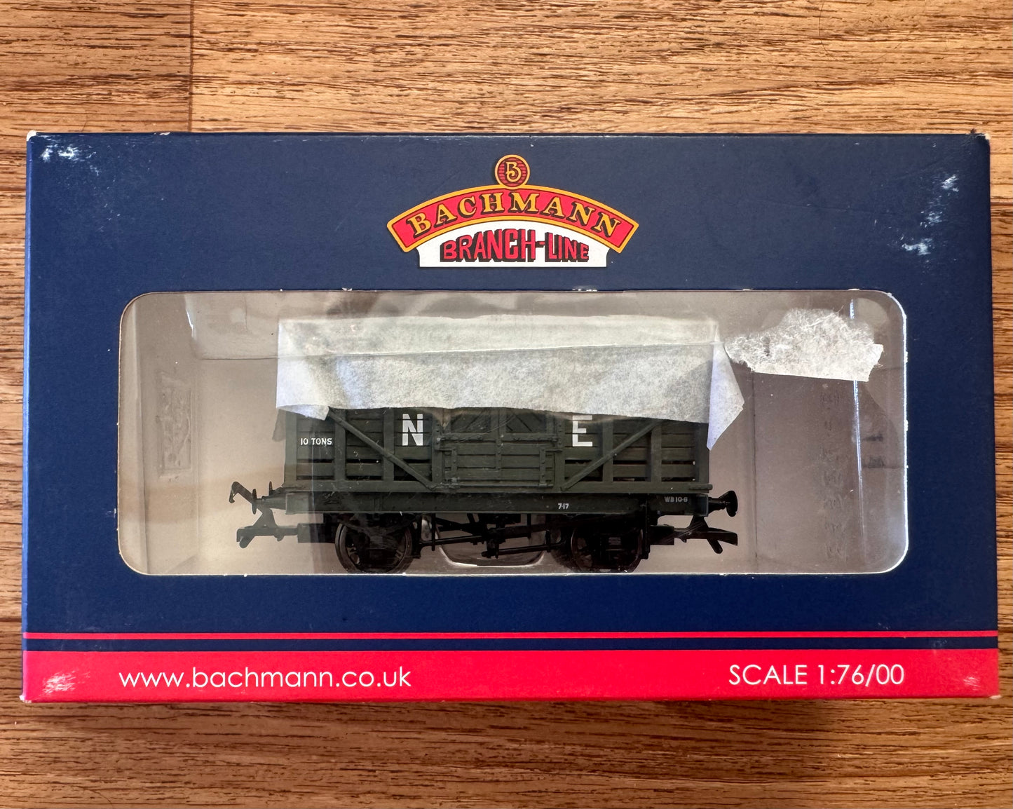 Bachmann 37-707 (OO) London North Eastern Railway 12T Cattle Wagon No.626800 in NE Grey. 