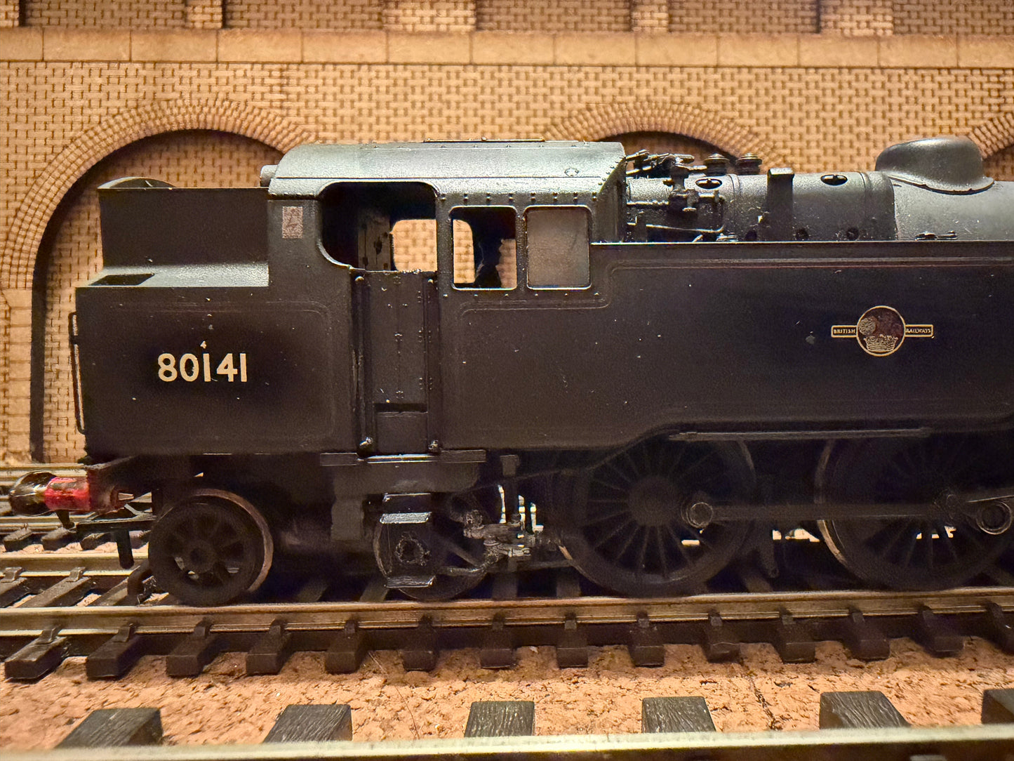 Bachmann 32-358 (OO) British Railways Standard 4MT Tank No.80141 in Weathered BR black. 