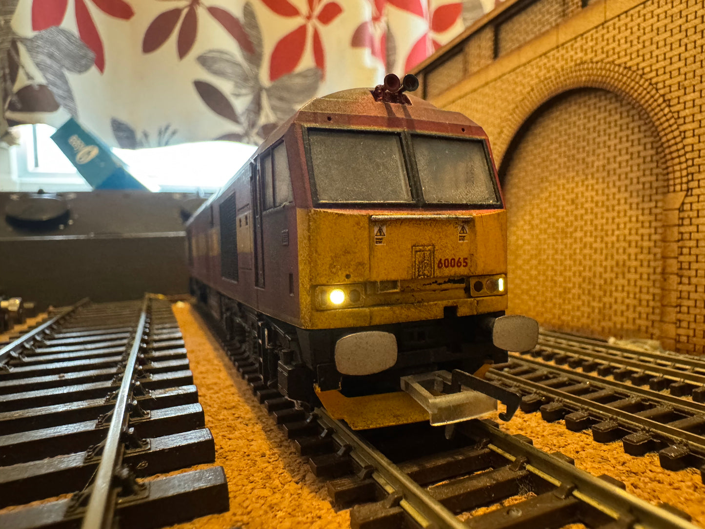 Accurascale ACC2897 (OO) Ex BR Class 60, No.60065 “Spirit of Jaguar” in Heavily weathered EWS livery. DCC Sound Fitted 