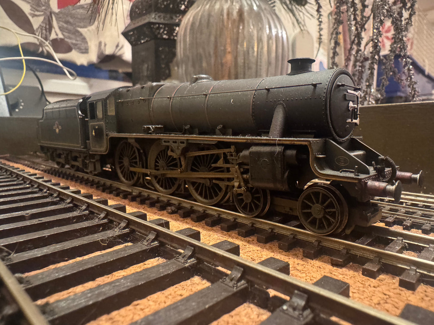 Hornby R2995XS (OO) EX LMS Class 5MT ‘Black Five’ (No Number) in Weathered BR Black. DCC Sound Fitted 