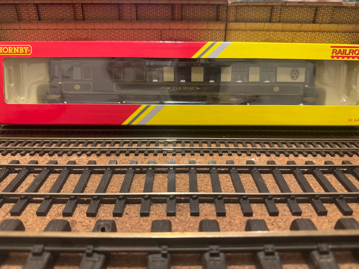 Hornby Railroad R4313 (OO) Pullman Class K Third Class Parlour Brake. 