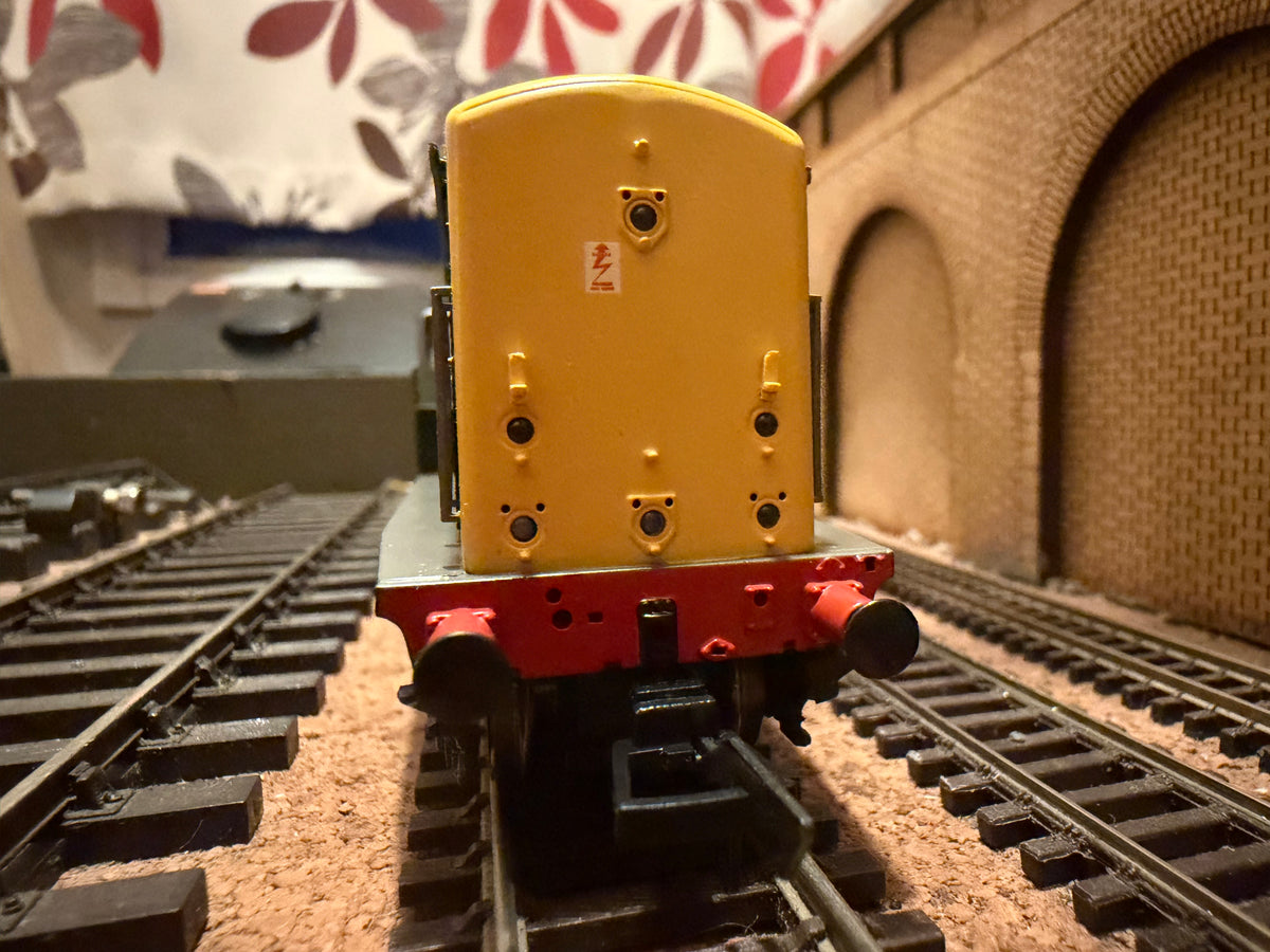 Heljan 1502 (OO) British Railways, British Thomson Houston Type 1 [Class 15] No.D8229 in BR Green with Full Yellow Ends and Double Arrow. DCC Ready 