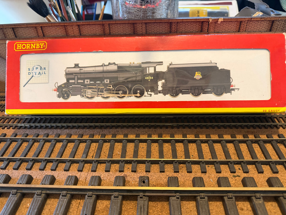 Hornby R2229 (OO) Ex LMS ‘Stanier’ 8F No.48154 in British Railways Unlined Black. (Shed Code 2F, Market Harborough Depot) DCC Ready 