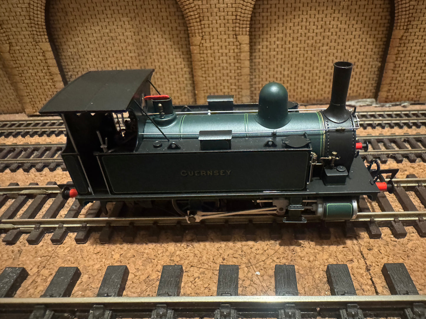 Dapol 4S-018-007 (OO) London South Western Railway B4 Dock Tank “Guernsey” in LSWR Southampton Docks Lined Dark Green. DCC Ready 