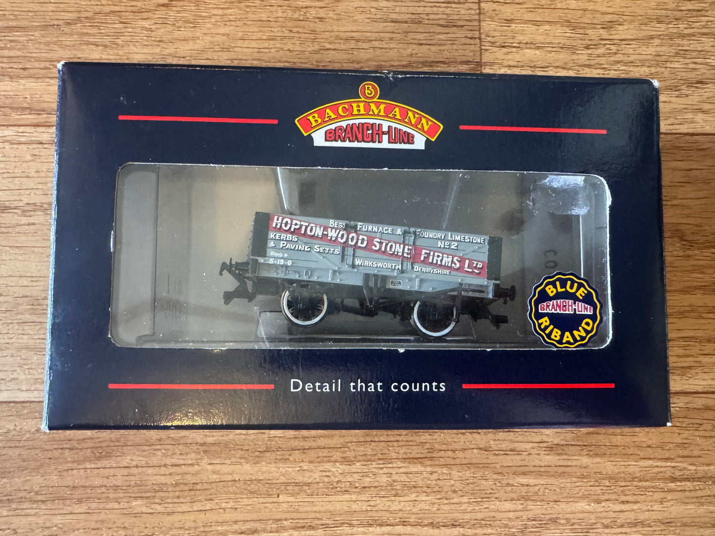 Bachmann 37-029 (OO) Hopton-Wood Stone Firms Ltd, Five Plank Wagon No.2 with load 