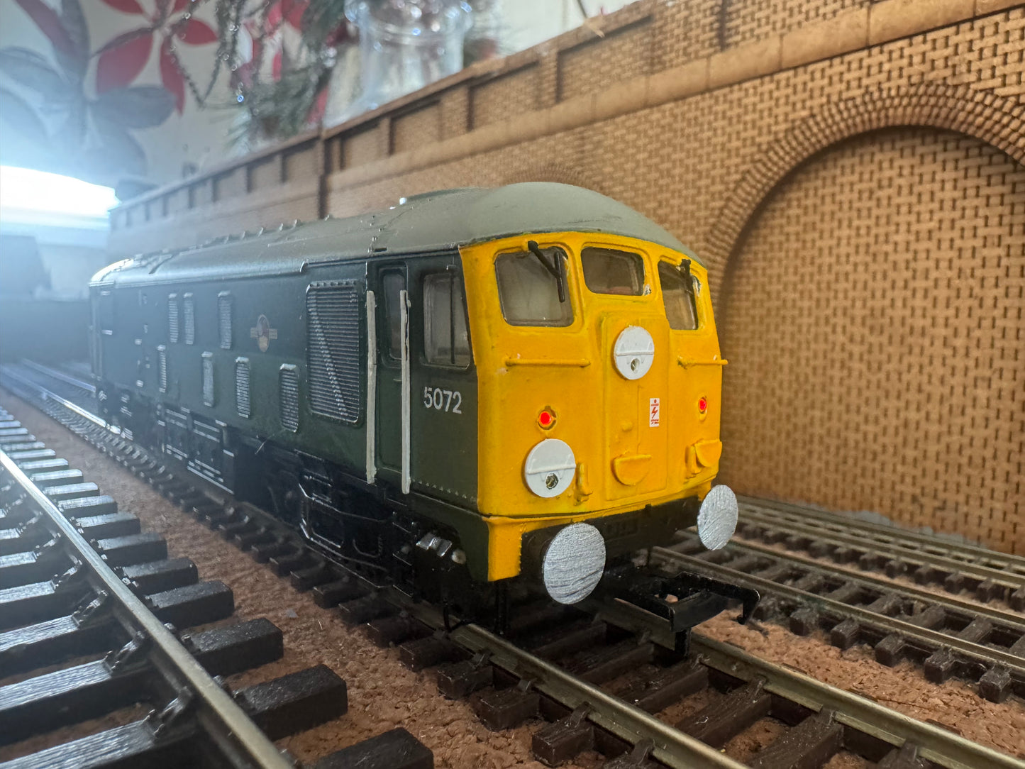 Bachmann 32-427 (OO) British Railways, Class 24/0 No.24072 in BR Two Tone Green and Full Yellow end, with TOPS transitional numbers. DCC Fitted 
