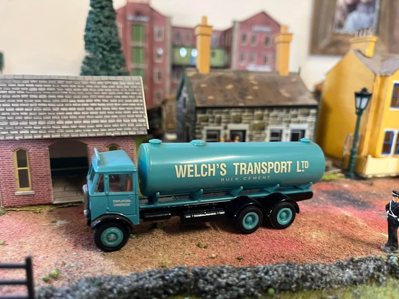 EFE, AEC Mammoth Major, Cement Carrier, in Welch’s Transport Ltd, 1:76 scale.