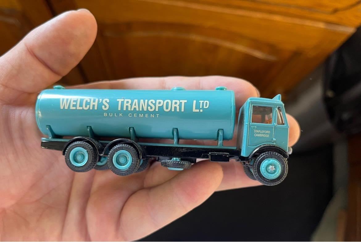 EFE, AEC Mammoth Major, Cement Carrier, in Welch’s Transport Ltd, 1:76 scale.