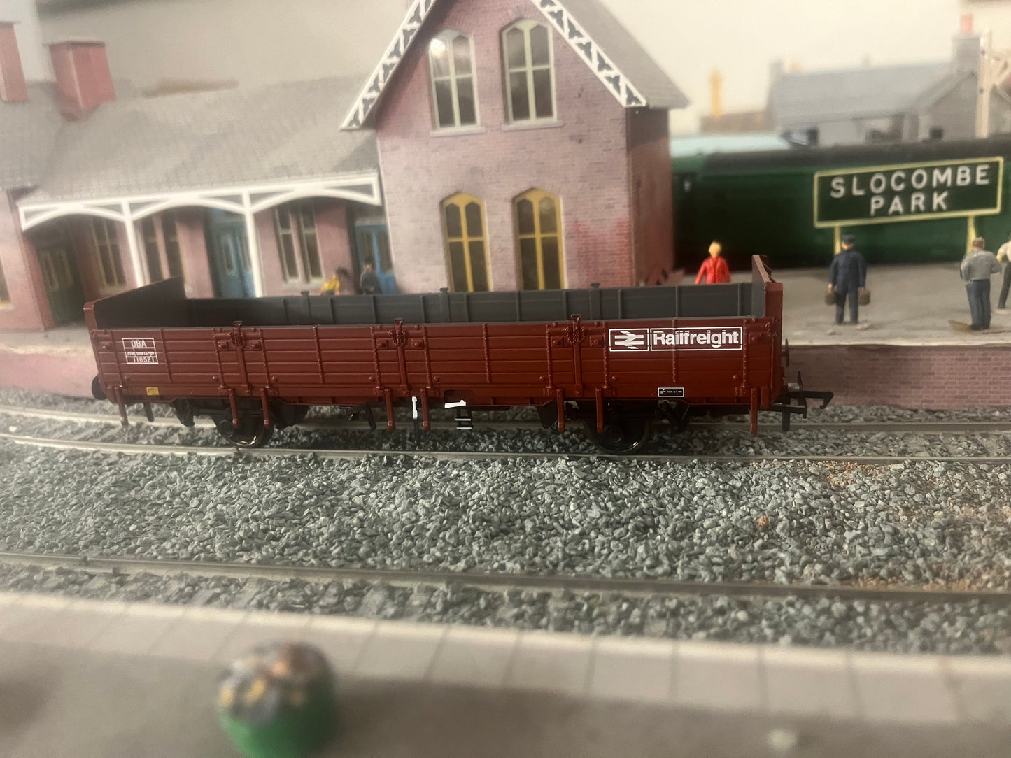Bachmann, British Rail, OBA open wagon in Railfreight Brown (pristine)￼
