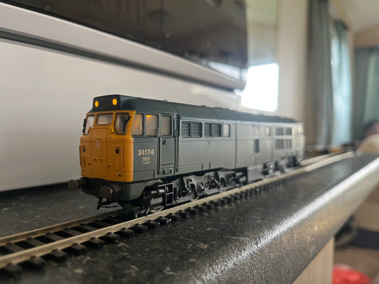 Hornby (OO) British Railways, Class 31, No.31174 in weathered BR Corporate Blue. DCC Sound Fitted.