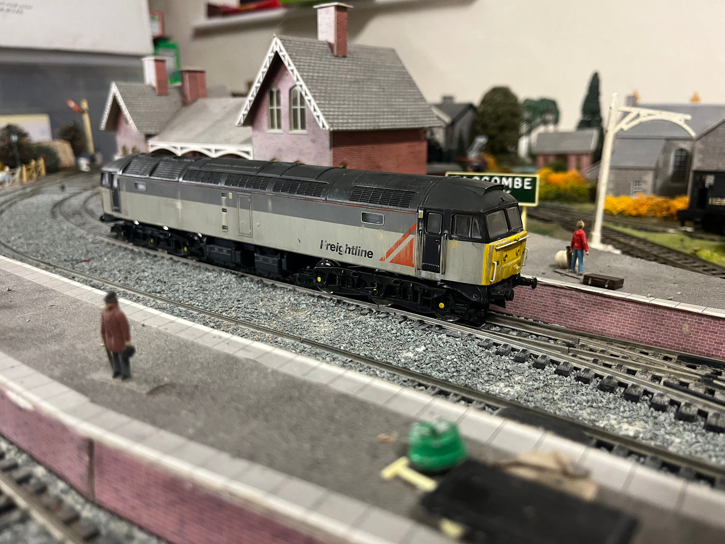Vitrains (OO) Ex British Railways Class 47, No.47370 in early Freightliner / Rail Freight, Two Tone Grey. DCC Fitted. (Part Weathered).