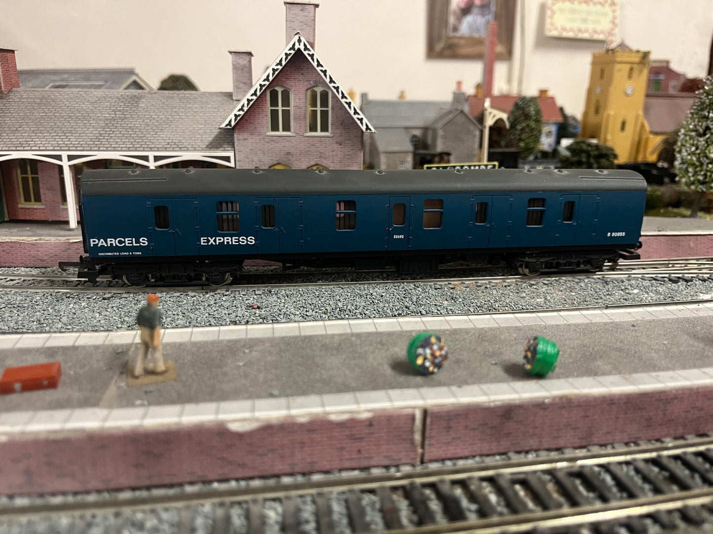 Lima (OO) British Railways, Mk1 Brake Gangwayed (BG) No.80855 in BR Parcels Express Blue. X2 in Stock, £17 each.