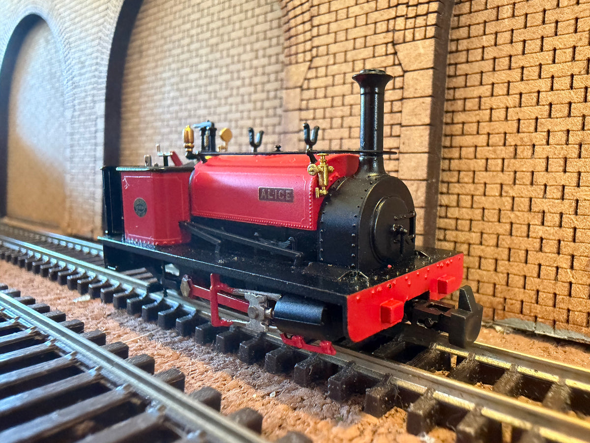 Bachmann 391-050 (OO9) Hunslet ‘Dinorwic Alice Type’ 0-4-0 “Alice” in Dinorwic Quarry Red. DCC Ready