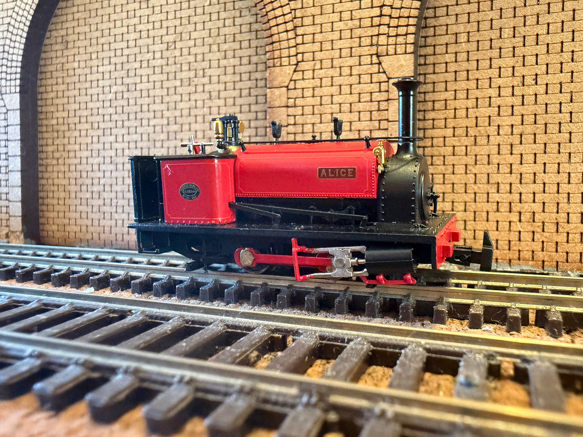 Bachmann 391-050 (OO9) Hunslet ‘Dinorwic Alice Type’ 0-4-0 “Alice” in Dinorwic Quarry Red. DCC Ready