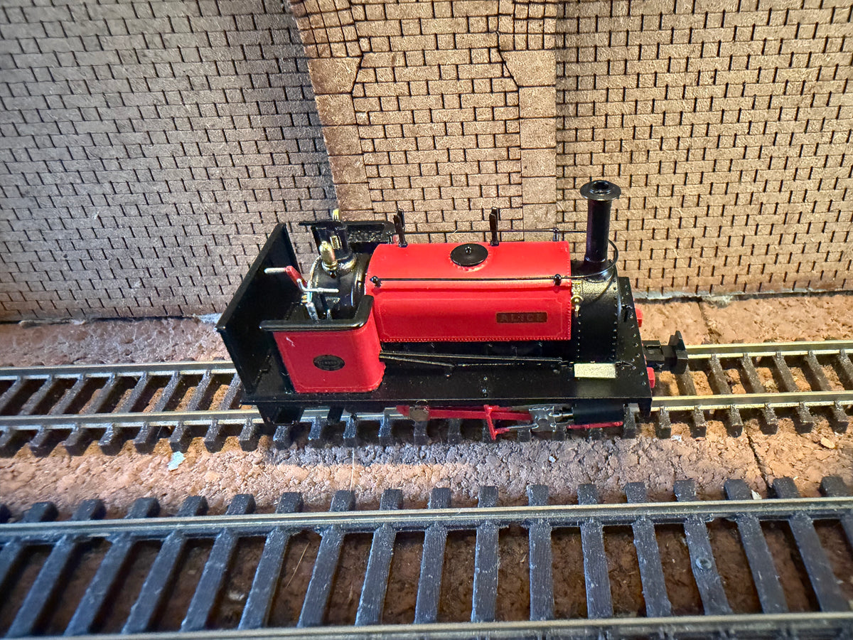 Bachmann 391-050 (OO9) Hunslet ‘Dinorwic Alice Type’ 0-4-0 “Alice” in Dinorwic Quarry Red. DCC Ready