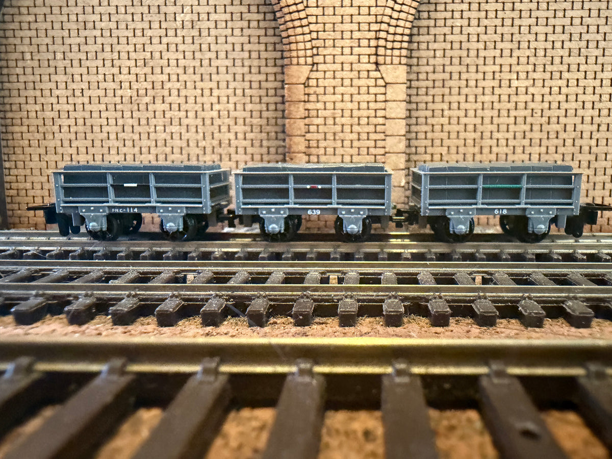 Peco GR-320 (OO9) Ffestiniog 2T Unbraked Slate Wagons with load, set of Three.