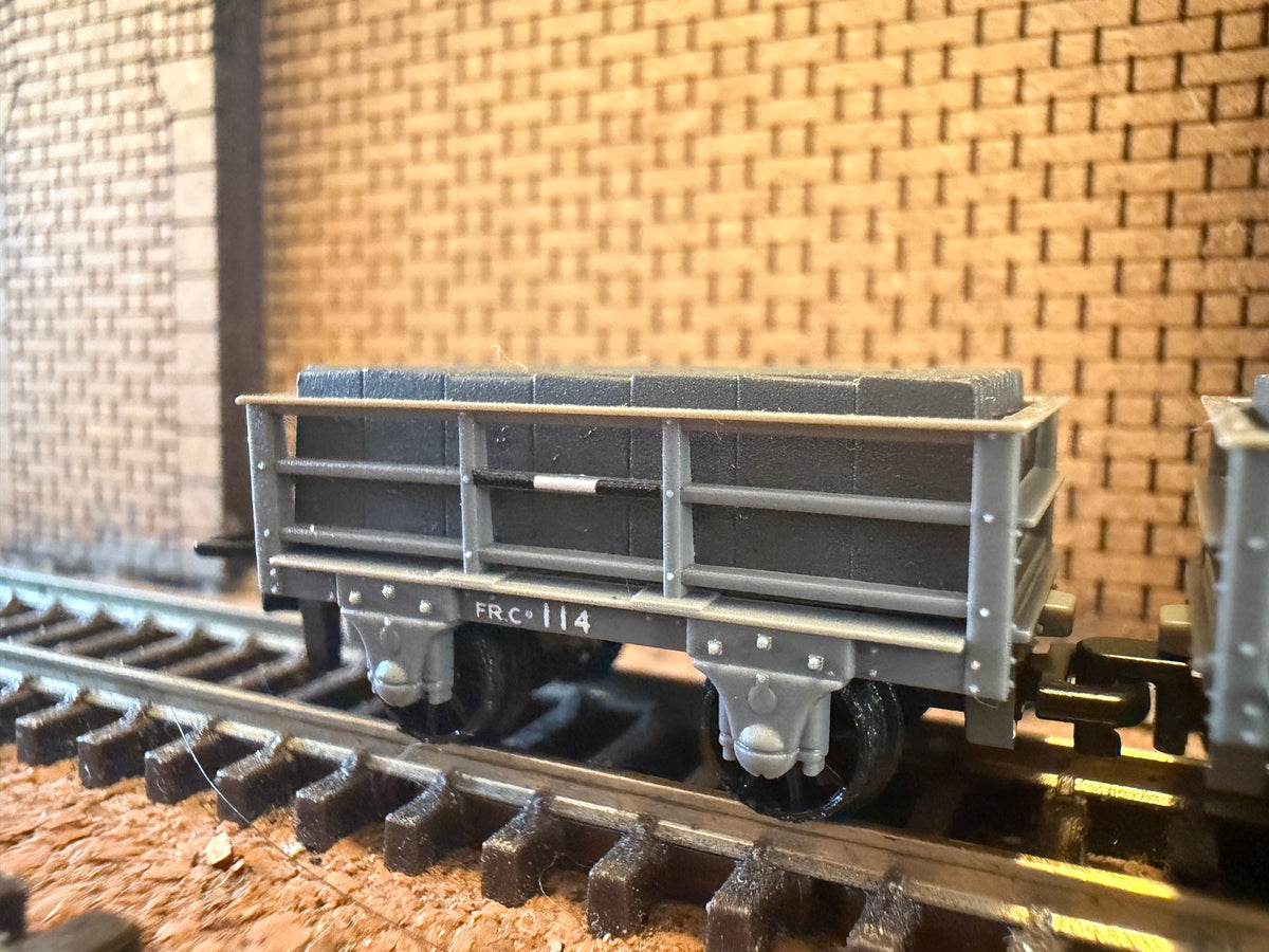 Peco GR-320 (OO9) Ffestiniog 2T Unbraked Slate Wagons with load, set of Three.