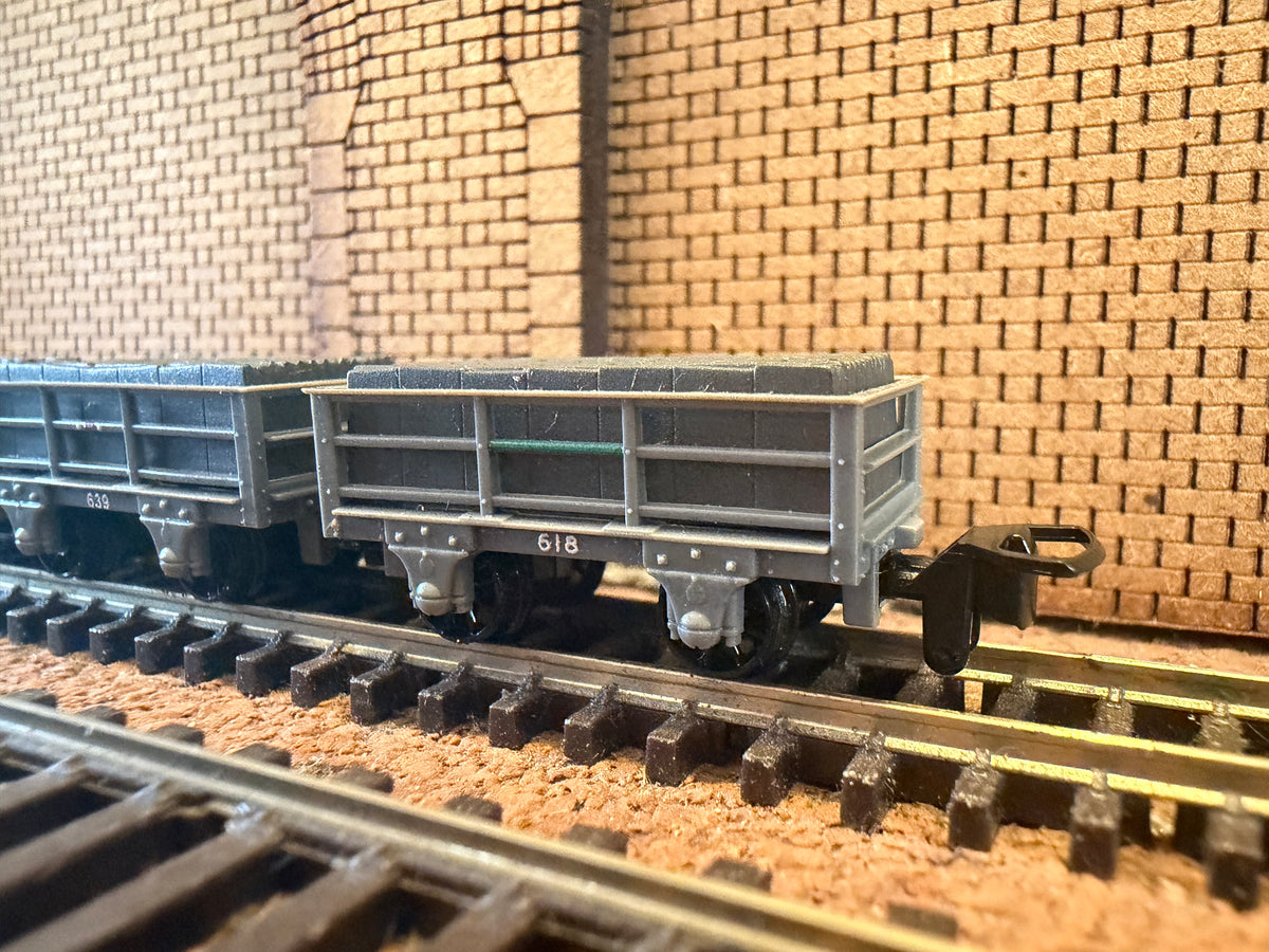 Peco GR-320 (OO9) Ffestiniog 2T Unbraked Slate Wagons with load, set of Three.