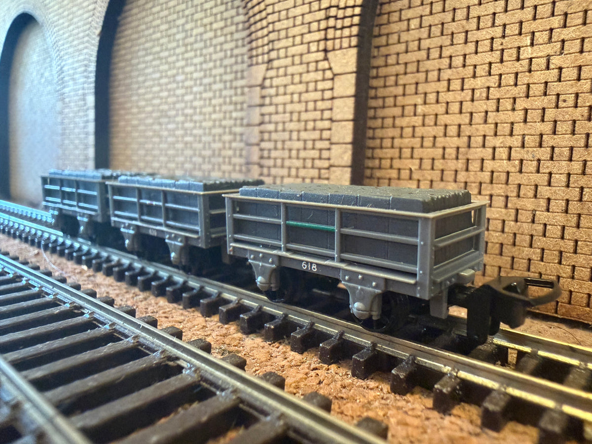 Peco GR-320 (OO9) Ffestiniog 2T Unbraked Slate Wagons with load, set of Three.