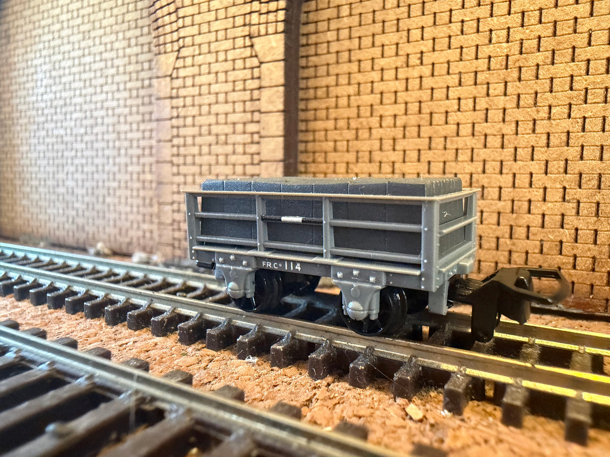 Peco GR-320 (OO9) Ffestiniog 2T Unbraked Slate Wagons with load, set of Three.