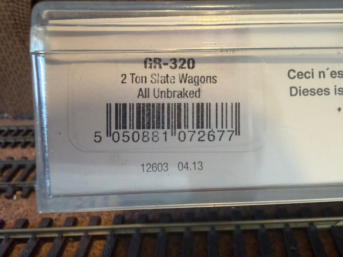 Peco GR-320 (OO9) Ffestiniog 2T Unbraked Slate Wagons with load, set of Three.
