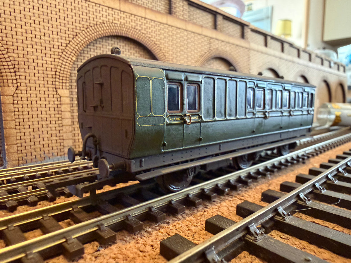 Hornby R40087 (OO) Ex Pre Grouping, Six Wheeled Brake Third No.3750 in weathered Southern Railway Green