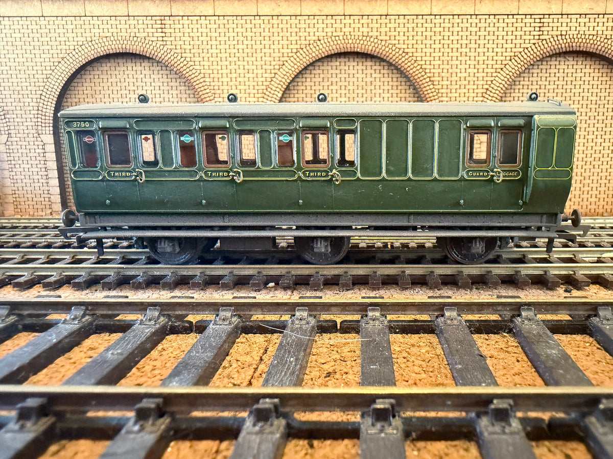 Hornby R40087 (OO) Ex Pre Grouping, Six Wheeled Brake Third No.3750 in weathered Southern Railway Green