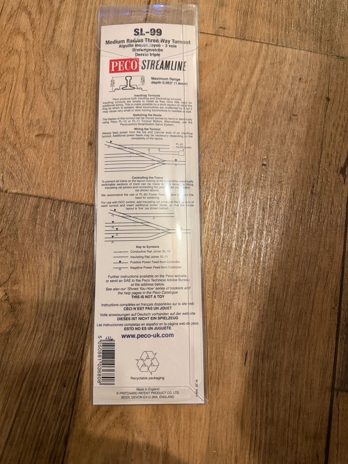 Peco SL-99 (OO / HO) Medium Radius Code 100 Three Way Insulfrog Point.